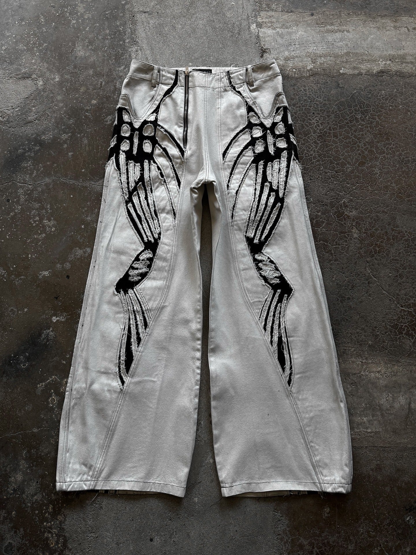 EUROTRASH DENIM WHITE/BLACK – SXVSU