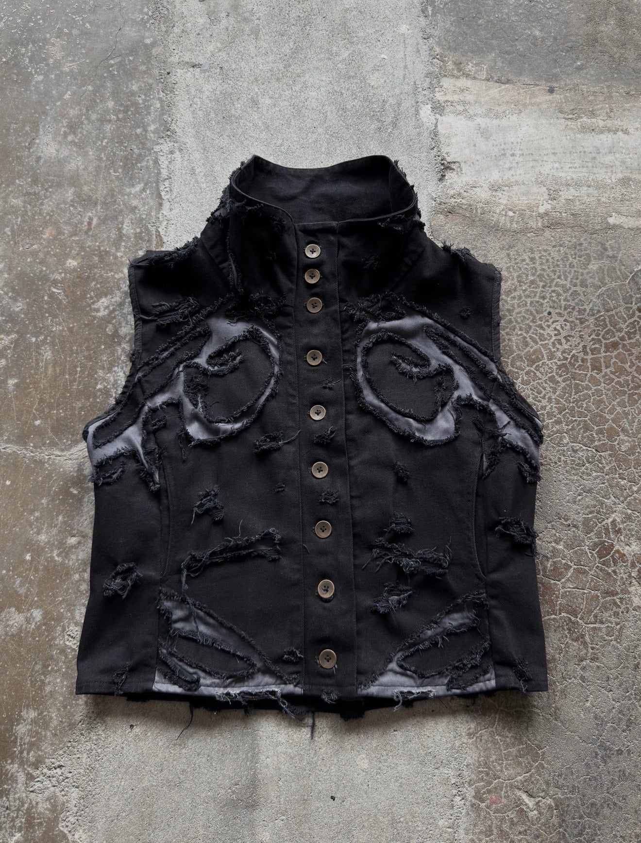 AGED DISTRESSED DENIM VEST BLACK – SXVSU